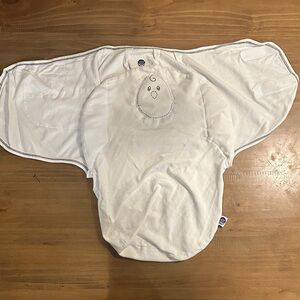 Nested Bean Classic White Swaddle Size 0-6 Months